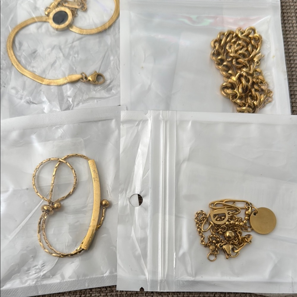 Elegant Gold Jewelry Set 4x20